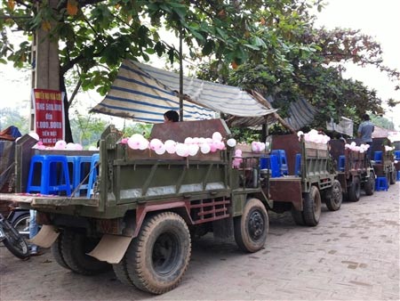 Lễ rước dâu bằng xe công nông ở Hà Nội, Tin tức trong ngày, ruoc dau bang cong nong, le ruoc rau, dam cuoi, don dau bang cong nong, dam cuoi sieu xe, ha noi, bao, tin tuc, tin hot, tin hay, vn
